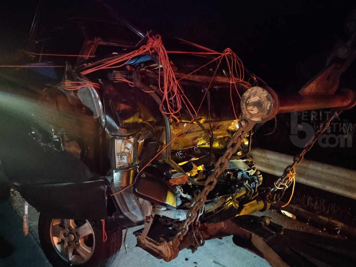 Pikap Tabrak Mobil di Tol Surabaya-Malang, 1 Meninggal 2 Luka-luka