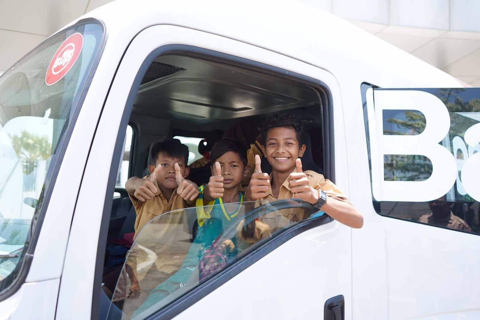 Bajes, Bus Sekolah yang Difasilitasi Mas Dhito Bagi Pelajar Terdampak Bandara Kediri