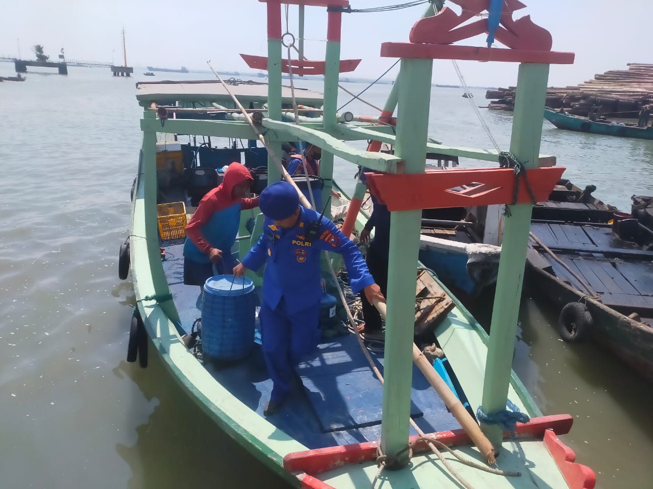 Empat Nelayan Diamankan Satpolairud Polres Gresik karena Menggunakan Trawl